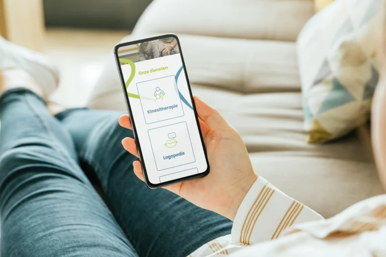Mobiele website van Praktijk het Centrum op een smartphone