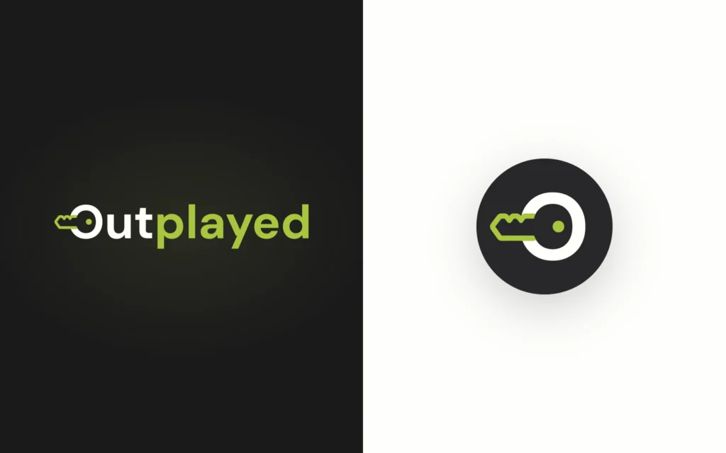 Logo-ontwerp voor Outplayed: de O is het oog van een groene sleutel, met het ronde beeldmerk ernaast